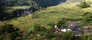 凉山州-木里县-沙湾乡-云揽堡瀑布风景区