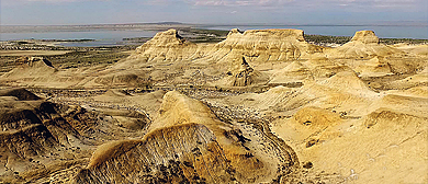 阿勒泰地区-福海县-吉力湖（海上魔鬼城）风景区