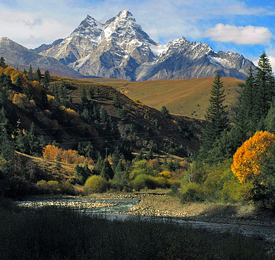 甘孜州-理塘县-格聂神山（6174米）风景区